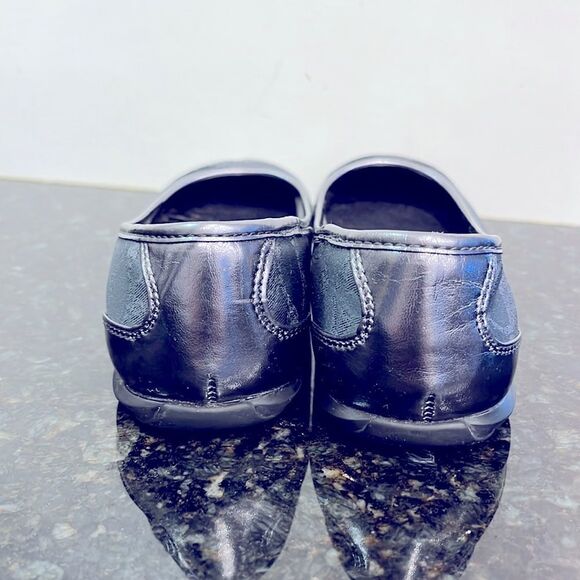 COACH women’s grey pewter flat with leather trim. Excellent condition 🥰.… - Picture 3 of 6